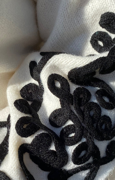 PULL ROBE MAILLE BRODÉE BLANC 45818A