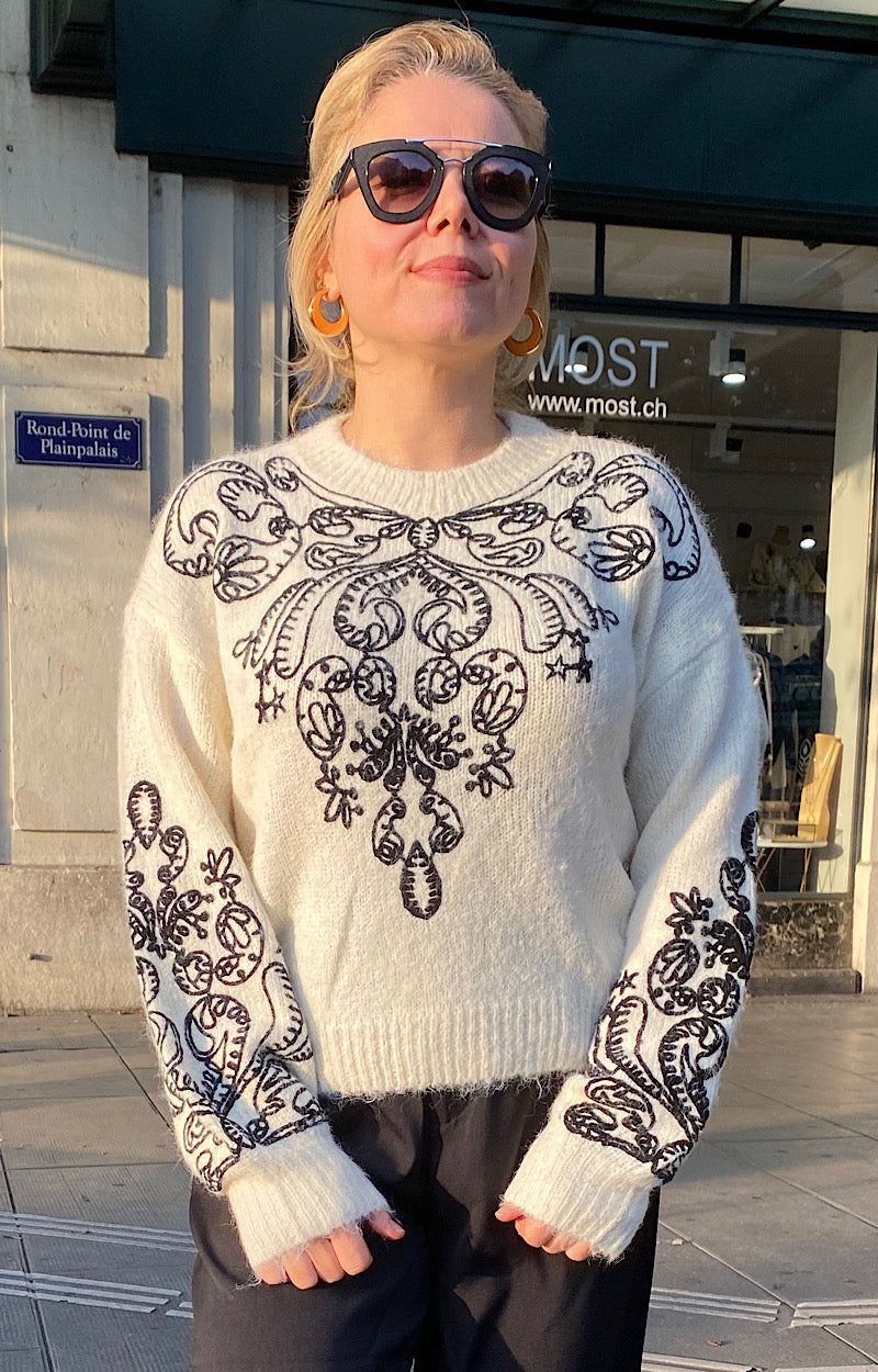 PULL BRODÉ BLANC ADA