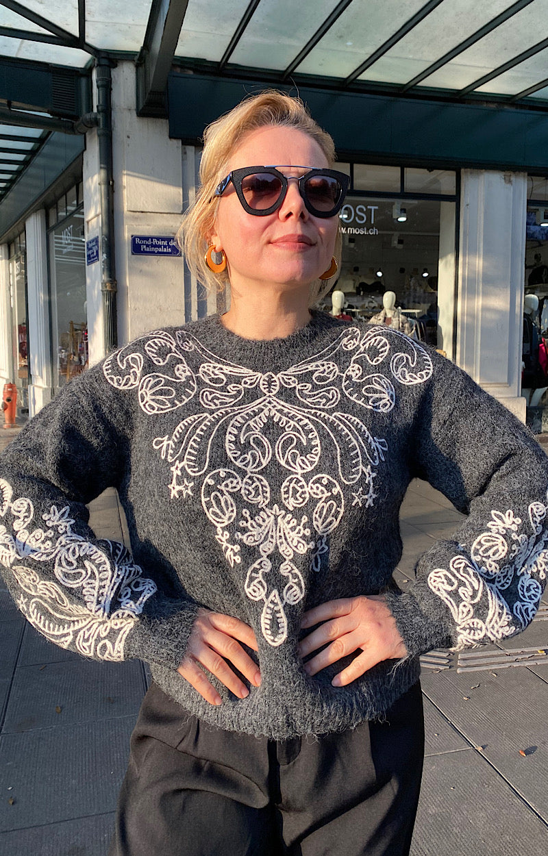 PULL BRODÉ GRIS ADA