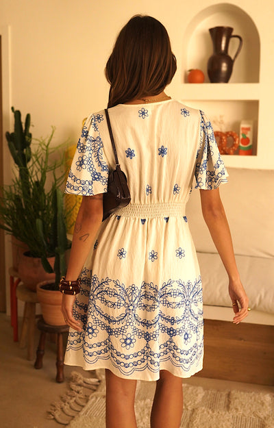 ROBE COURTE BLANCHE BRODÉE EVELINA