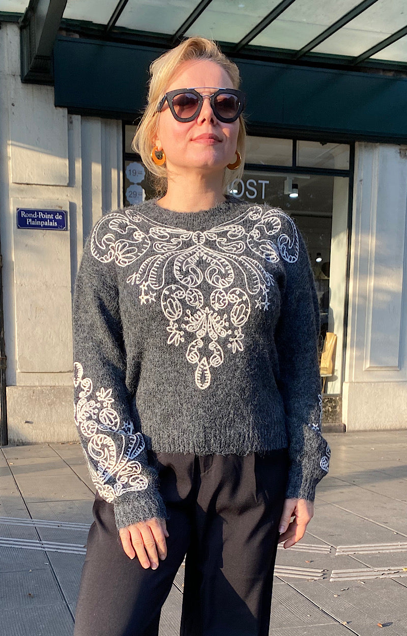 PULL BRODÉ GRIS ADA